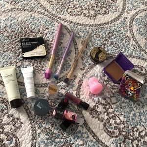 Makeup / Makeup bags / Brushes